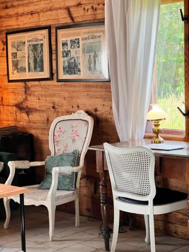 a room with two chairs and a table and a desk at Rozkoszne Roztocze - domek na wynajem 