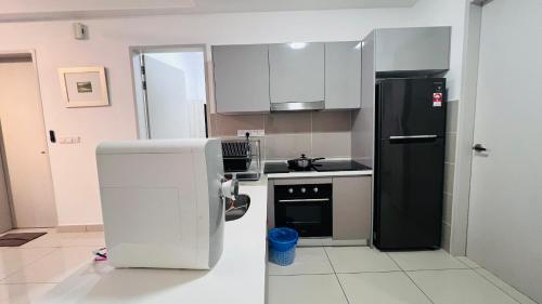 Η κουζίνα ή μικρή κουζίνα στο Trion KL Premium Residence