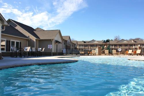 a swimming pool at a apartment complex at Landing at Cove at Pine Ridge - 1 Bedroom in Lyman in Lyman