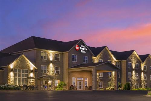 a rendering of the inn at night at Best Western Plus Woodstock Hotel Conference Centre in Woodstock