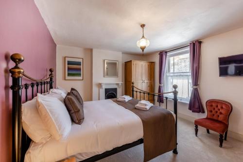 a bedroom with a bed and a chair at Wellies in Appledore