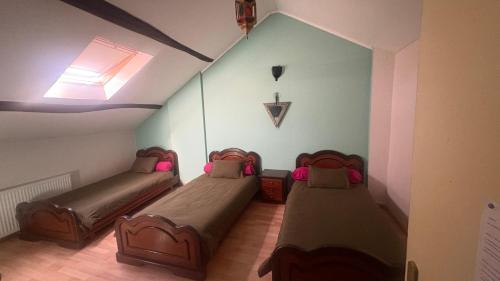 a small room with two beds in a room at Chambre D'hôtes Anzi in Arcis-sur-Aube
