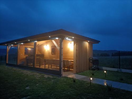 Το κτήριο όπου στεγάζεται  το διαμέρισμα