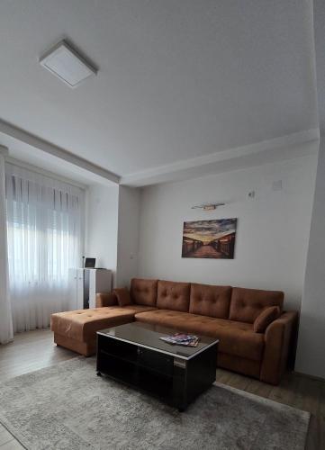 Posezení v ubytování ALDA Apartmani Vranje