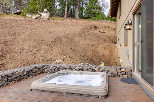 Zahrada ubytování Hot Tub and Scenic Views Luxury Twain Harte Cabin!