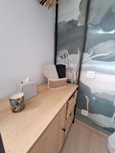 a room with a wooden desk with a painting on the wall at Villa du Rosais in Talmont-Saint-Hilaire