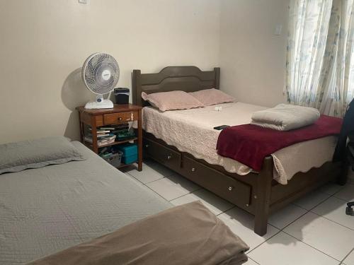 Katil atau katil-katil dalam bilik di Ótima Casa para Alugar em São Brás! Conforto, Praticidade e Bem Localizada