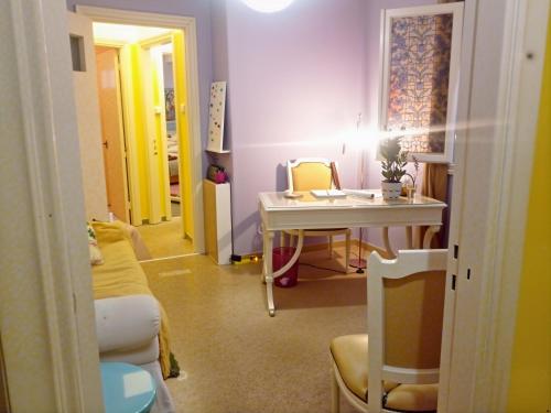 Creative & Colourful! 55sqm Apartment in Kypseli!