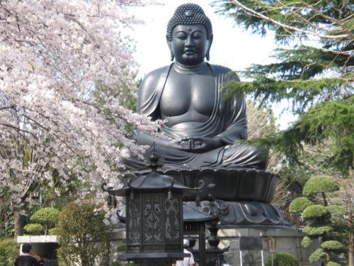 a large statue of a buddha in a park at MIYAVI#302 3min walk Narimasu Station, 4 people, wide queen bed & sofa, Tokyo's largest Don Quijote in Tokyo