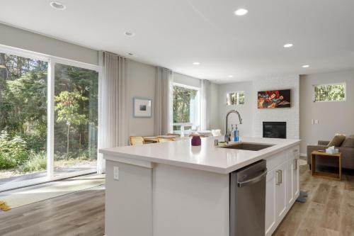 Η κουζίνα ή μικρή κουζίνα στο Perch - Crestwood Getaway