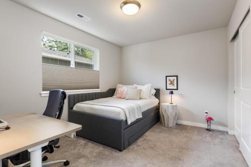 Ένα ή περισσότερα κρεβάτια σε δωμάτιο στο Perch - Crestwood Getaway