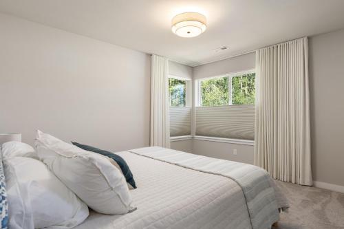 Ένα ή περισσότερα κρεβάτια σε δωμάτιο στο Perch - Crestwood Getaway