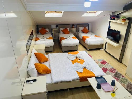 Postel nebo postele na pokoji v ubytování Taksim Golden House Hotel