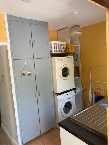 a kitchen with a washing machine and a washer at 4 bedroom, 7 single beds, with free parking & wifi near new walkway in Navan