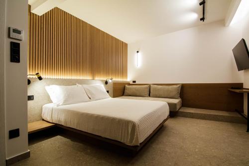 a hotel room with a bed and a couch at Thea Experience in Litochoro