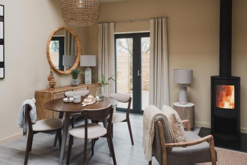 a dining room with a table and chairs and a mirror at Horslip in Marlborough