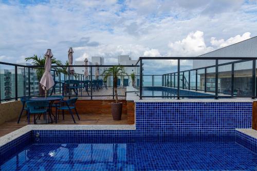 Bazén v ubytování Apê com Vista Mar na Praia do Sul! nebo v jeho okolí