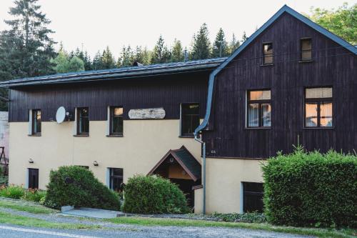 Το κτήριο όπου στεγάζεται  το διαμέρισμα