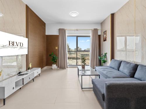 BLVD - Scenic View Stay with Pool and Gym Access