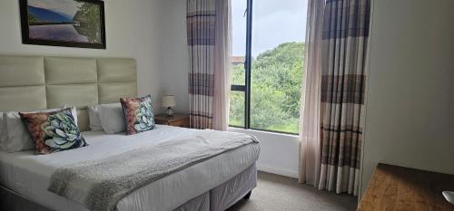 Postel nebo postele na pokoji v ubytování Zimbali Capital Suite