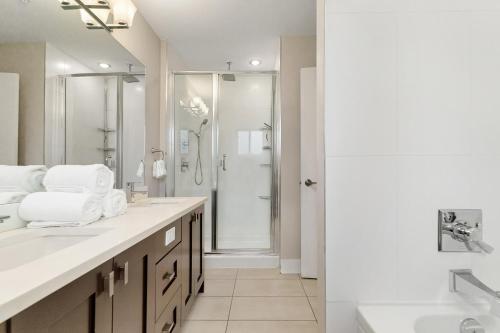 Fotografie z fotogalerie ubytování Peaceful Oasis Chic 2Bedroom Comfort v destinaci Harrison Hot Springs