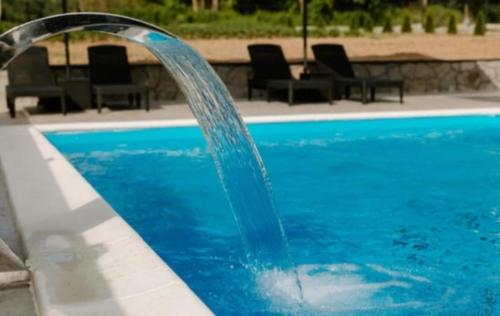 Der Swimmingpool an oder in der Nähe von Apartmani Dejavu na Drini