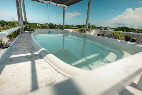 Бассейн в Puerto Morelos Hotel Las Palmas - Near the beach или поблизости