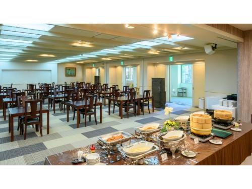 a large banquet hall with tables and chairs at Hotel Symphony - Vacation STAY 85394v in Sagae