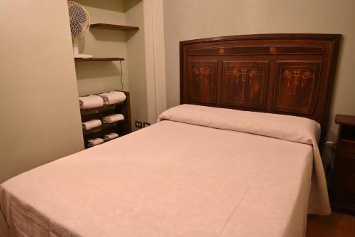 a bedroom with a bed and a closet with towels at il Cantuccio in Pitigliano