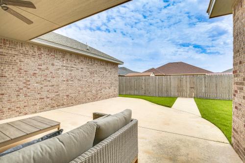 Fotografie z fotogalerie ubytování 8 Mi to Texas Tech Spacious Lubbock Home v destinaci Lubbock