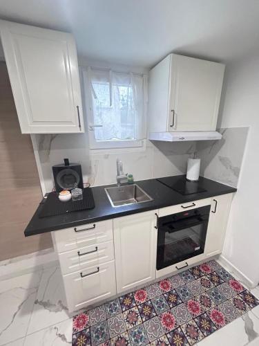 Dapur atau dapur kecil di Charmant studio neuf et meublé