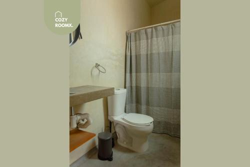 a bathroom with a toilet and a shower curtain at Estancia intima con terraza en Oaxaca Pet Friendly in Oaxaca City