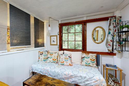 Gallery image of The Chesuncook Cabin in Boothbay