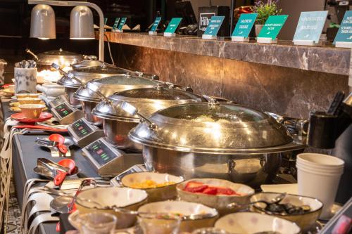Makanan di atau berdekatan hotel