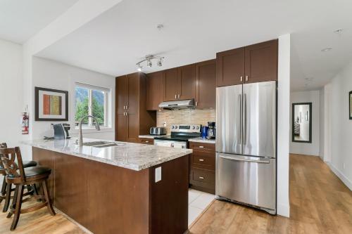 Gallery image of 2BR Condo Urban Retreat in Harrison Hot Springs