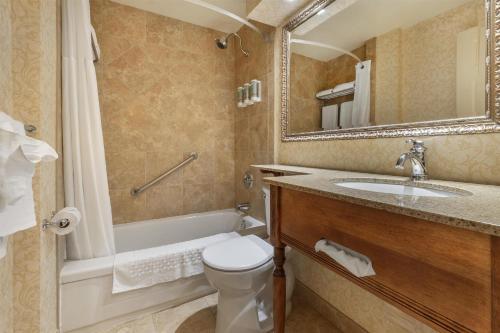 Ένα μπάνιο στο Best Western Parkway Inn & Conference Centre