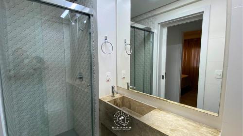 Et badeværelse på Apartamentos de Temporada Casa Carmel