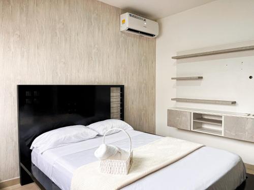a bedroom with a bed with a basket on it at Casa con Piscina Privada, Asadero Bbq y 4 cuartos en Guayaquil in Guayaquil