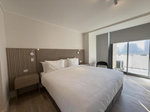Postel nebo postele na pokoji v ubytování Spot Suites