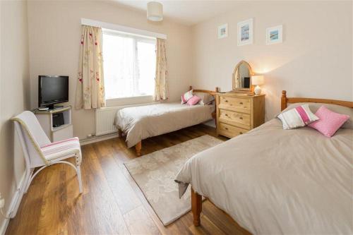 En eller flere senge i et værelse på Ger y Coed