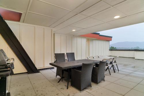 a conference room with a table and chairs at 1BR Lakeside Getaway on Harrison Lake in Harrison Hot Springs