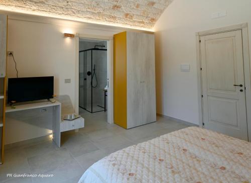TV a/nebo společenská místnost v ubytování Villa Itriò - In the heart of Apulia - B&B - pool - rural experience
