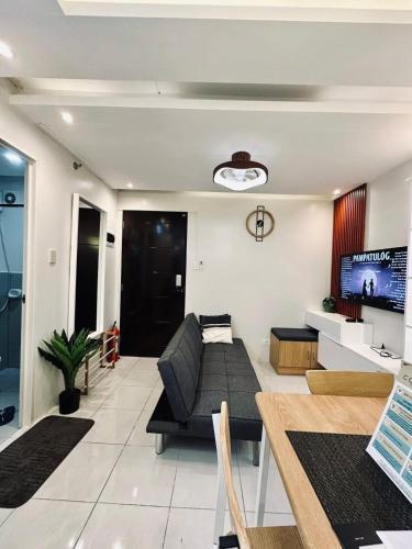 a living room with a couch and a table at 2 Bedroom Elegant Condo Cebu in Mandaue City
