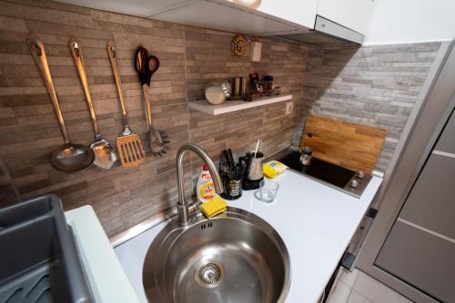 Kuhinja ili čajna kuhinja u objektu Dekart Apartment