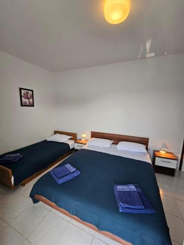 Katil atau katil-katil dalam bilik di Apartment Savar 8079c