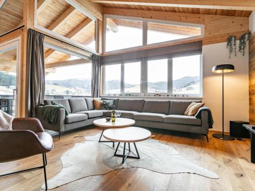 a living room with couches and a table at Grebenzen Lodge 35 in Sankt Lambrecht