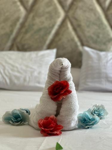 a stuffed animal with red roses on a bed at king pyramids in Cairo