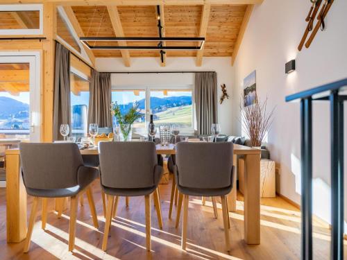 a dining room with a table and chairs at Grebenzen Eiszeit Lodge in Sankt Lambrecht