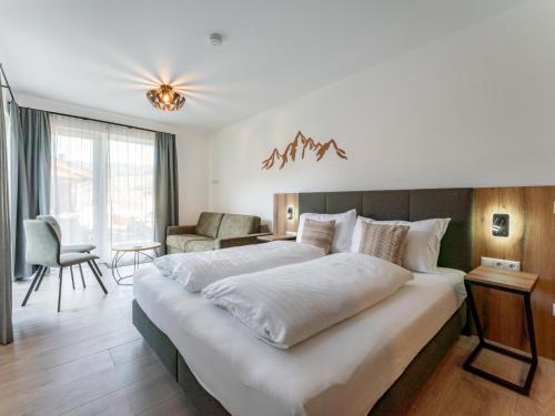 a bedroom with a large white bed in a room at Grebenzen Lodge 53 in Sankt Lambrecht
