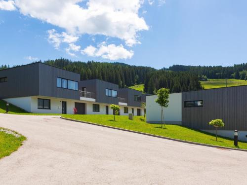 a row of houses on a dirt road at Winzerchalet in Sankt Lambrecht